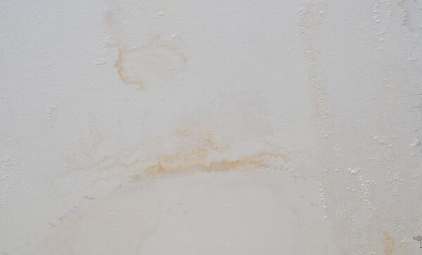 how to get water stains off bathroom walls
